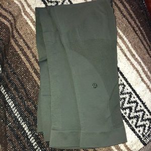 Lululemon Zone in crop size 8